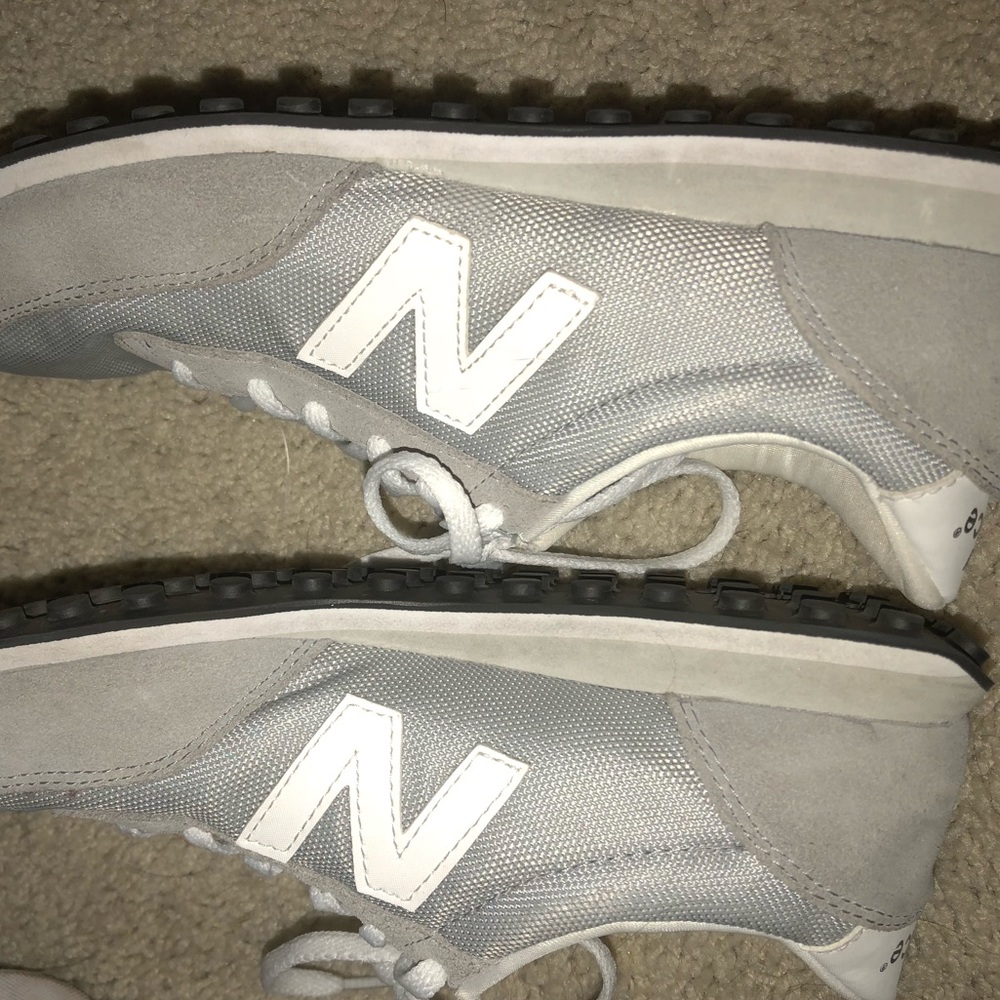 new balance old school tennis shoes